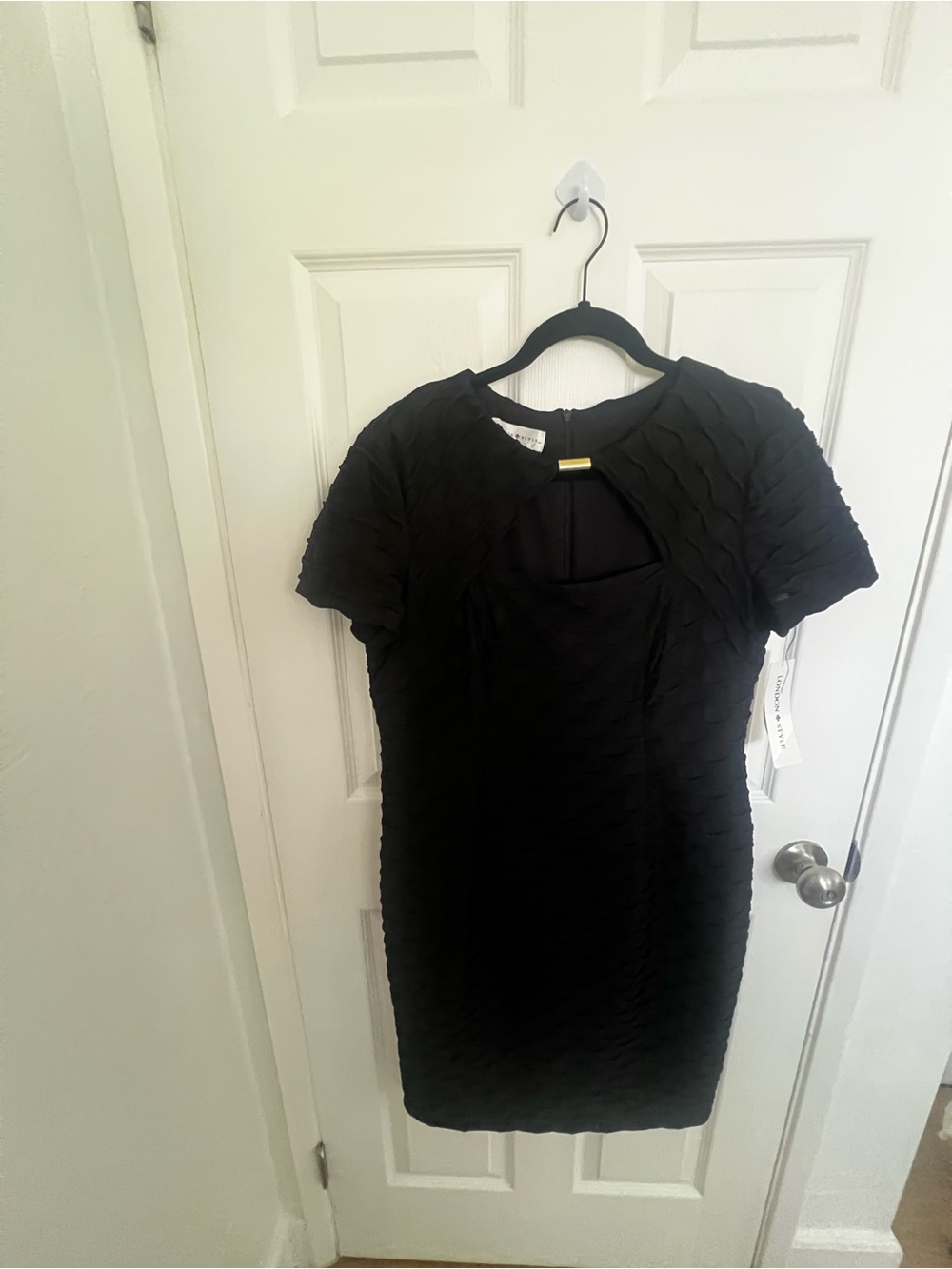 London Style Black Short-Sleeve Textured Sheath Dress
